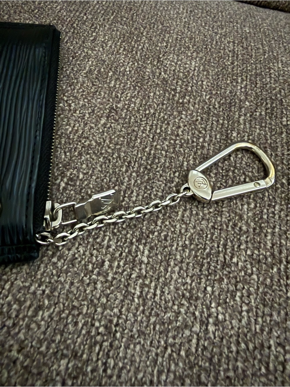 Preloved Louis Vuitton Epi Pouch - Picture 3 of 7